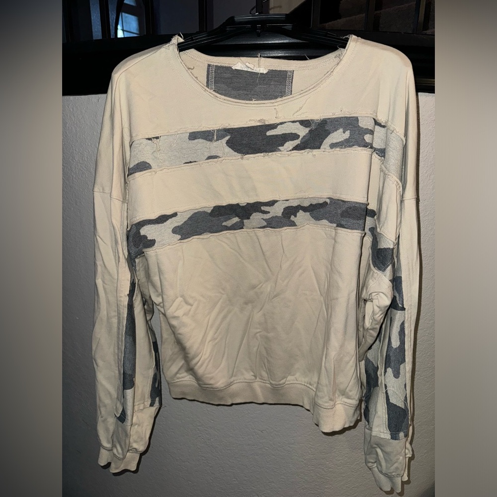 Distressed sweater with camo, size L brand Oli and Hali, like new - Picture 2 of 2